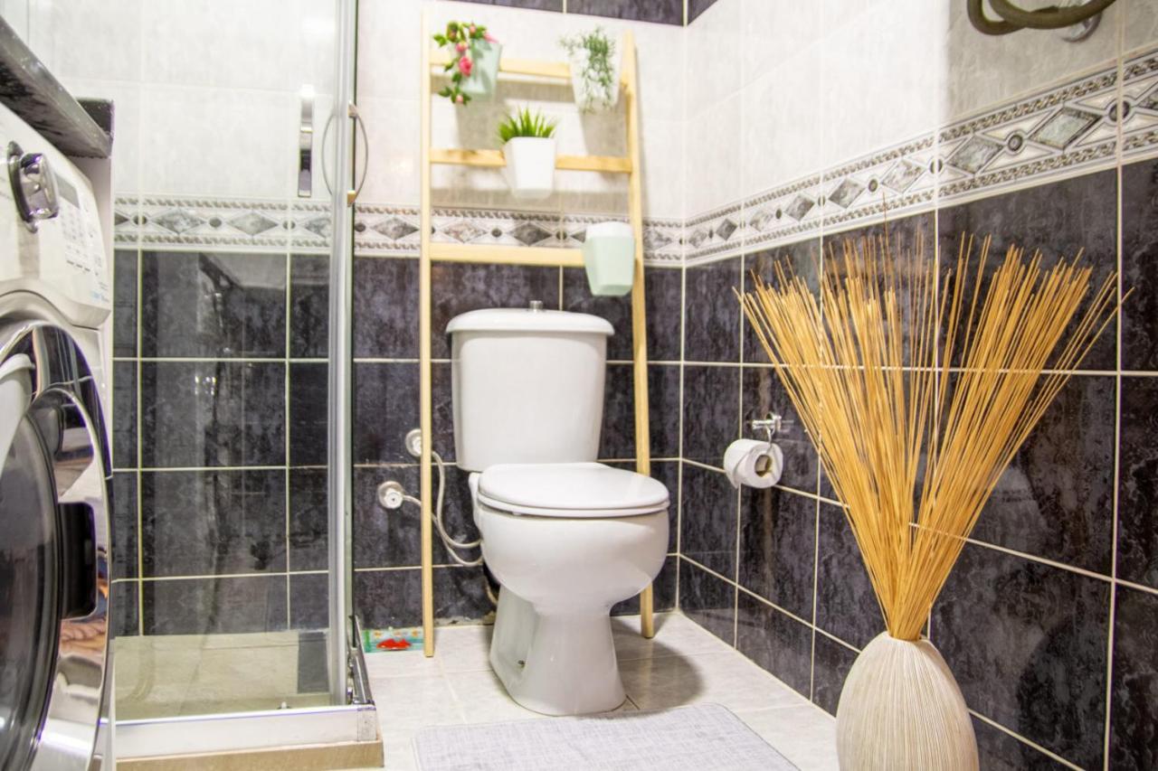Amazing Flat Near The Coast With A Delightful Shared Terrace Close To Public Transportation In Karsiyaka Измир Екстериор снимка