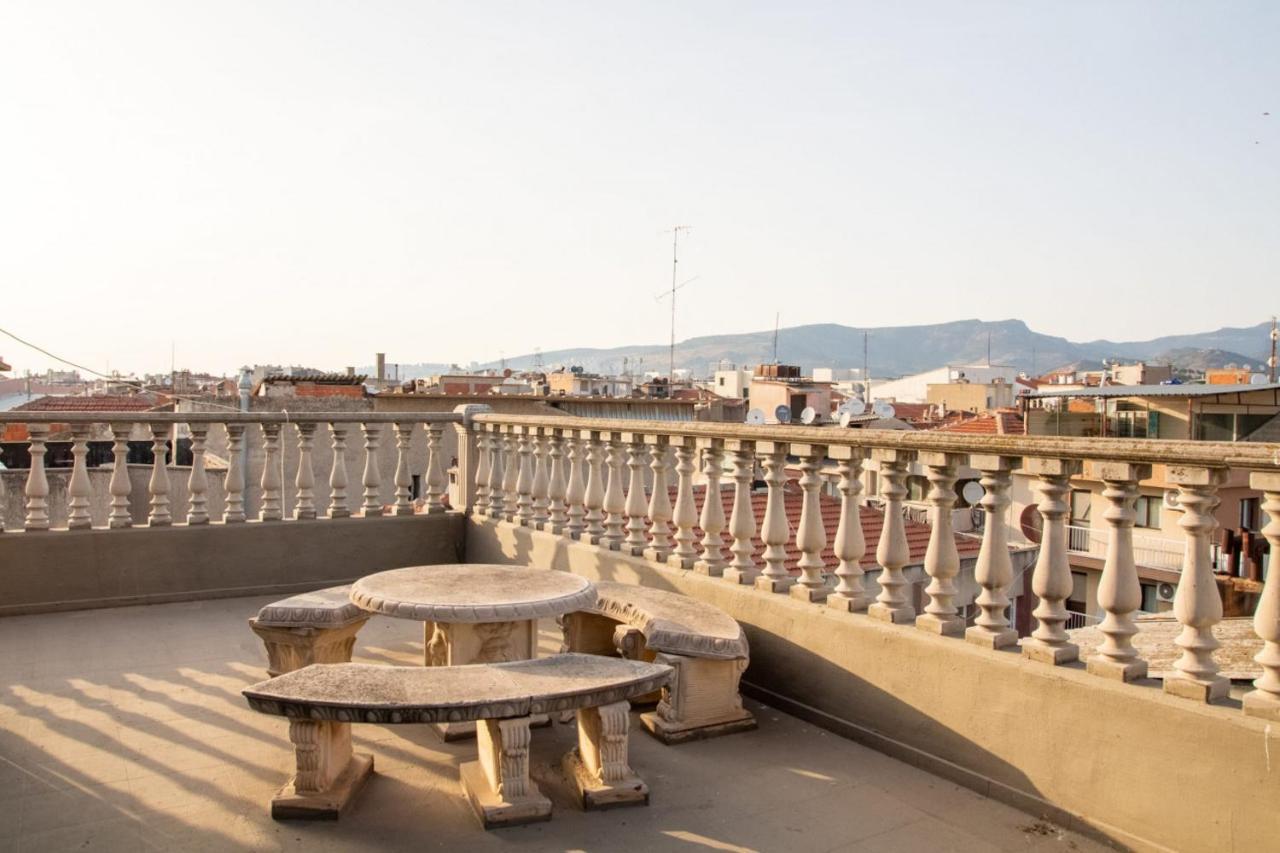 Amazing Flat Near The Coast With A Delightful Shared Terrace Close To Public Transportation In Karsiyaka Измир Екстериор снимка
